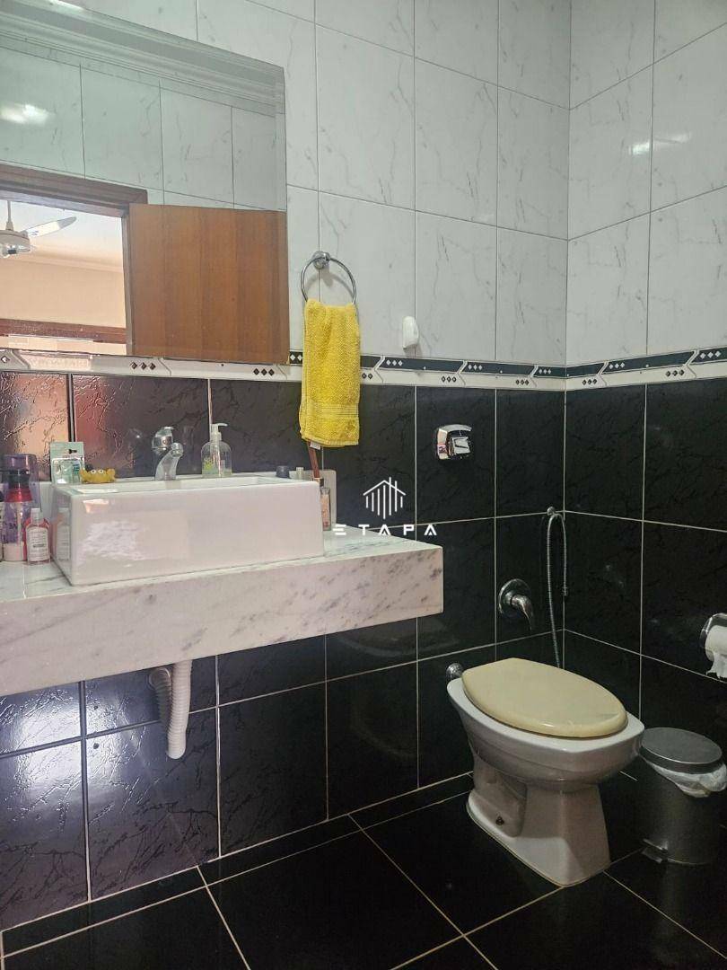 Casa à venda com 4 quartos, 330m² - Foto 25