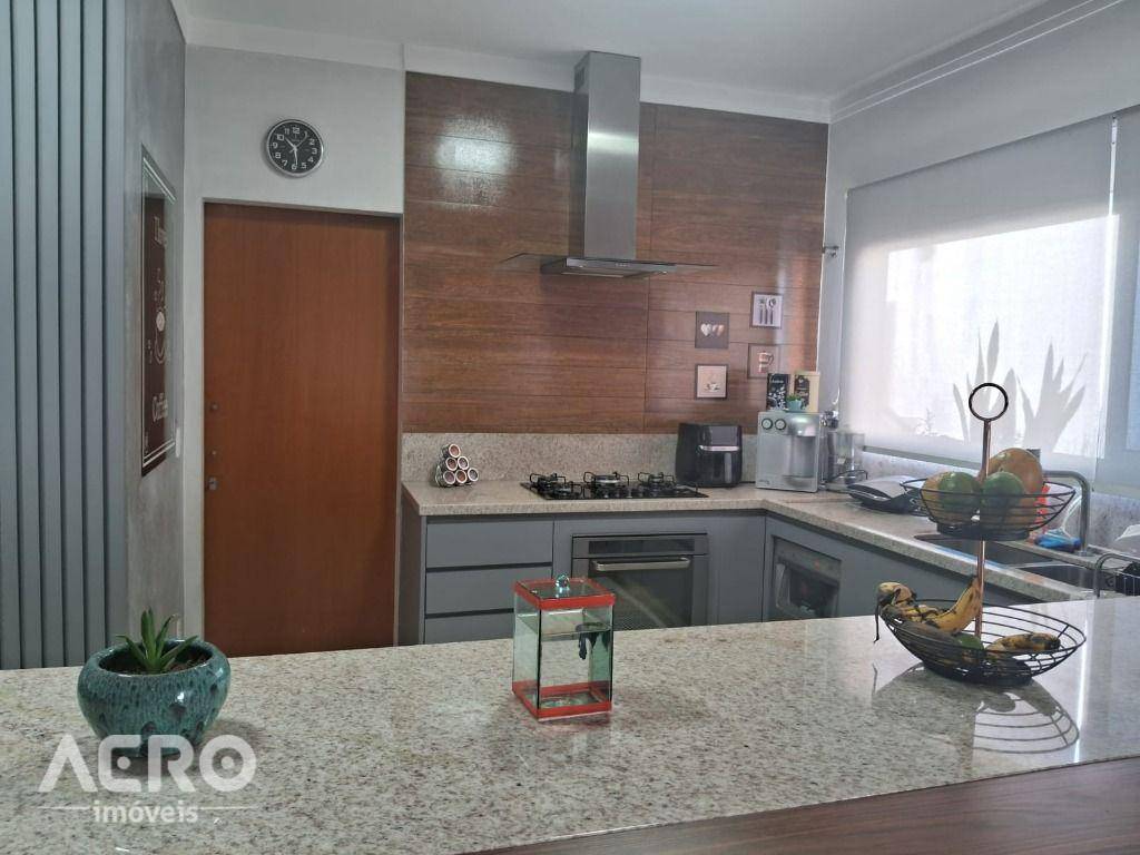 Casa à venda com 3 quartos, 231m² - Foto 15
