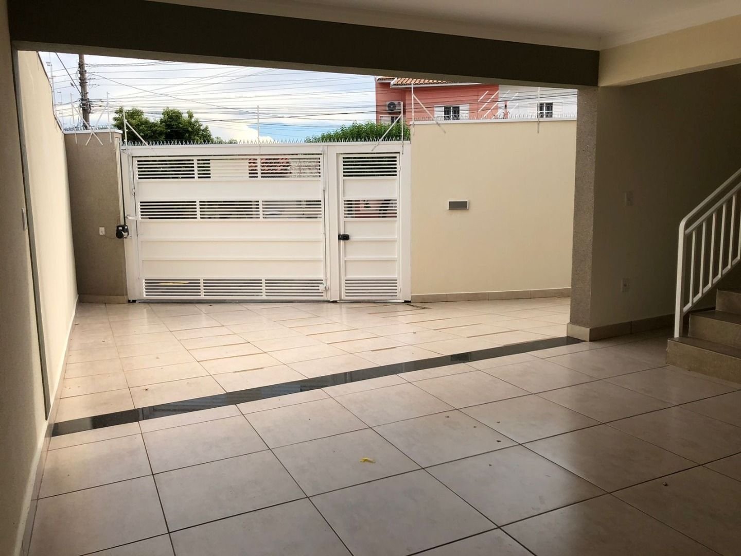 Casa à venda com 3 quartos, 140m² - Foto 1