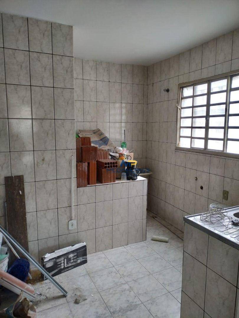 Casa à venda com 5 quartos, 200m² - Foto 26