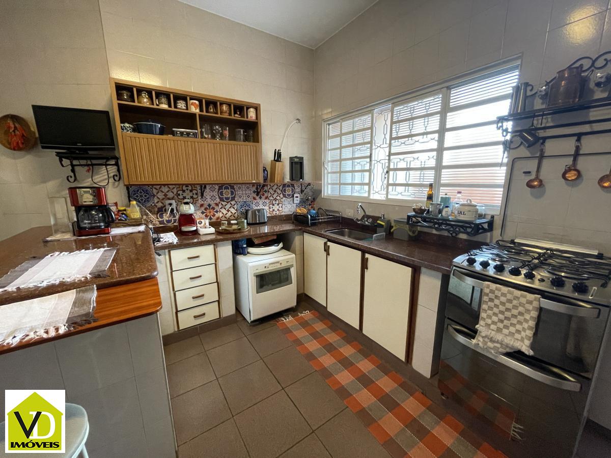 Casa à venda com 4 quartos, 300m² - Foto 5