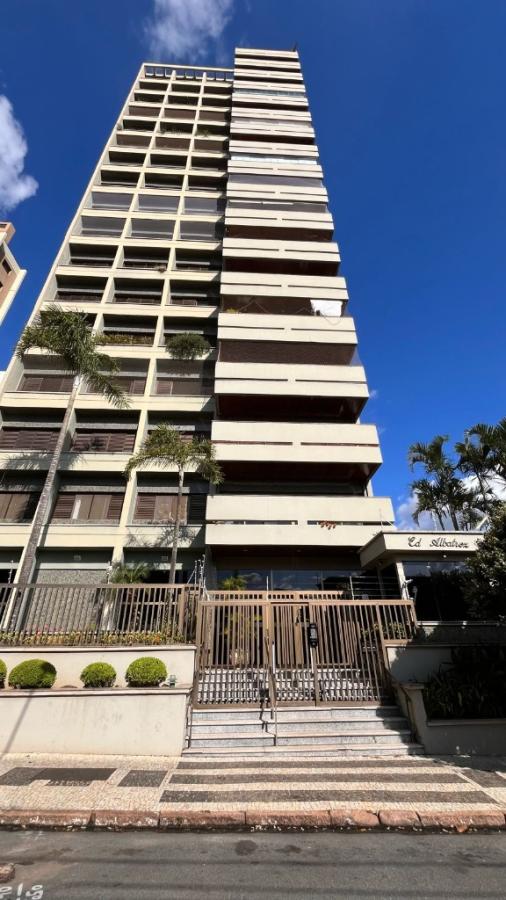 Apartamento à venda com 3 quartos, 208m² - Foto 3