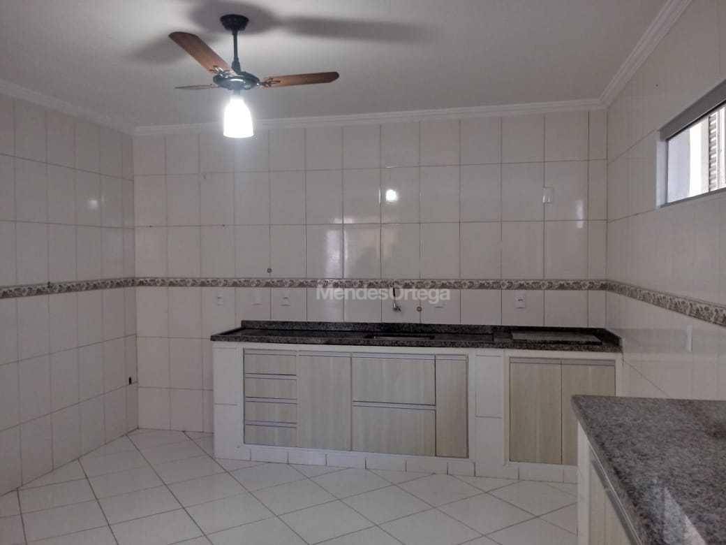 Casa à venda com 3 quartos, 178m² - Foto 8