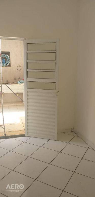Casa à venda com 3 quartos, 177m² - Foto 6