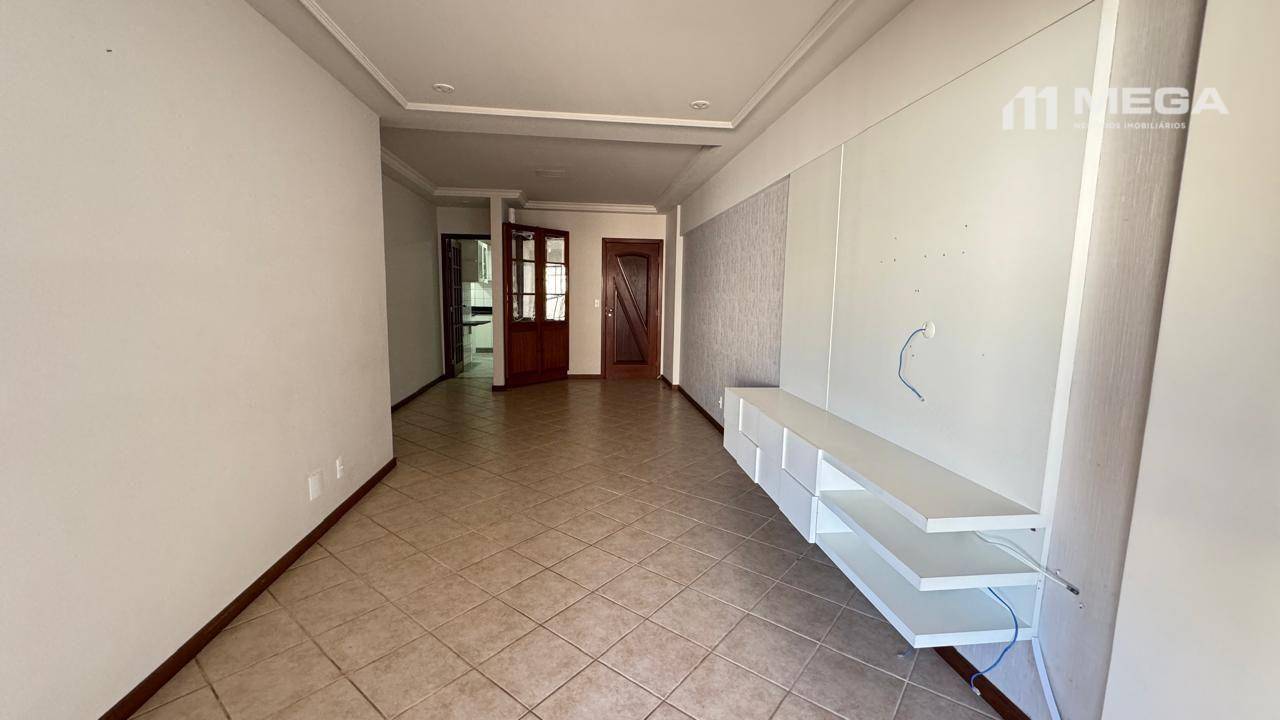 Apartamento à venda com 3 quartos, 189m² - Foto 3