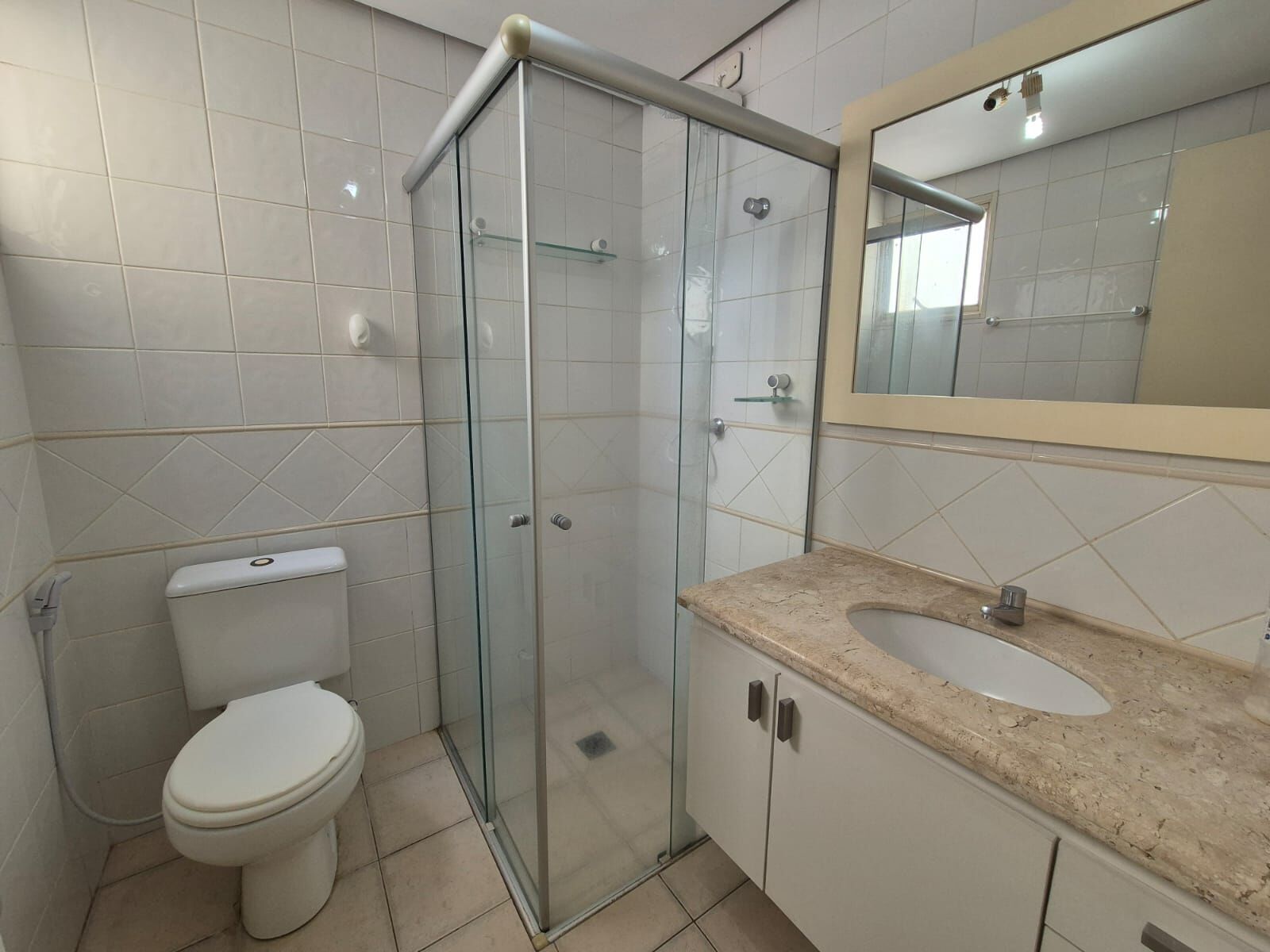 Apartamento para alugar com 3 quartos, 120m² - Foto 2