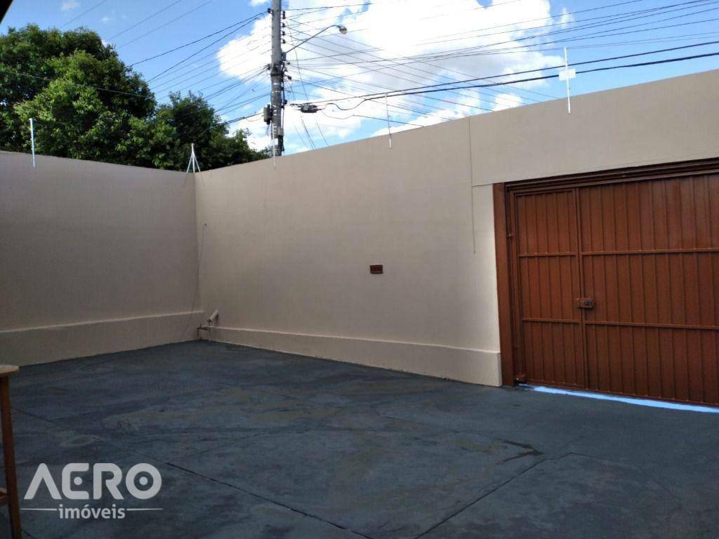 Casa à venda com 3 quartos, 106m² - Foto 1