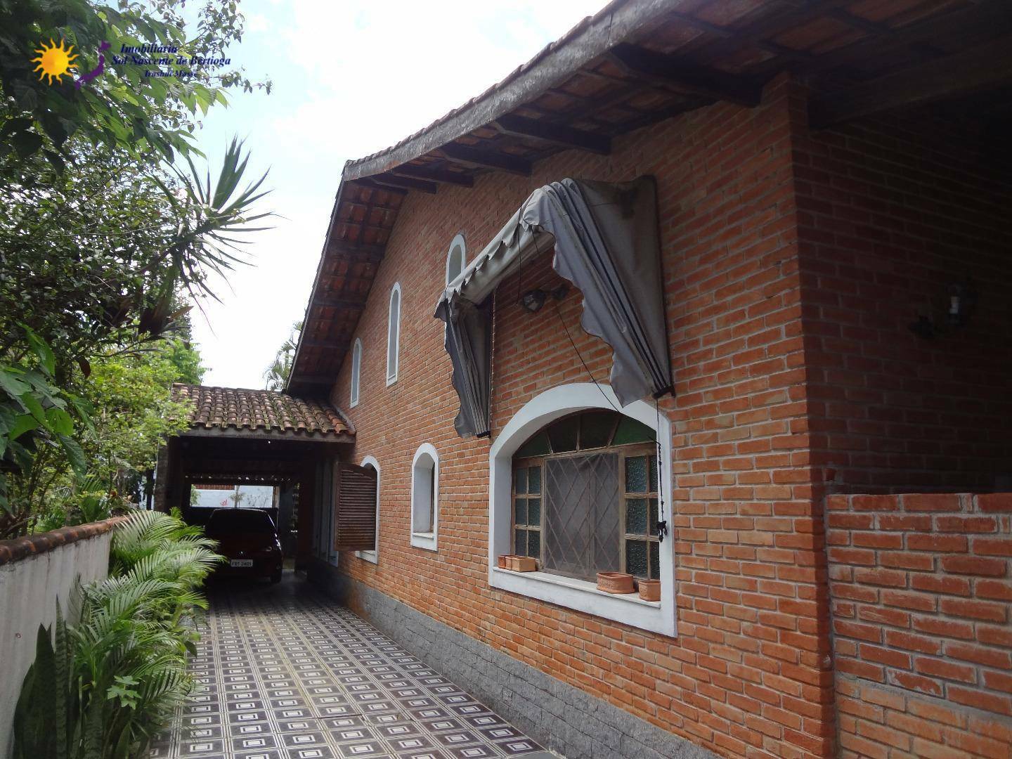 Casa à venda com 3 quartos, 200m² - Foto 1