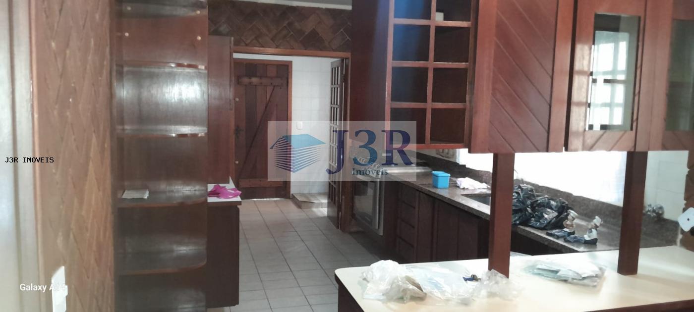 Sobrado para alugar com 4 quartos, 367m² - Foto 13