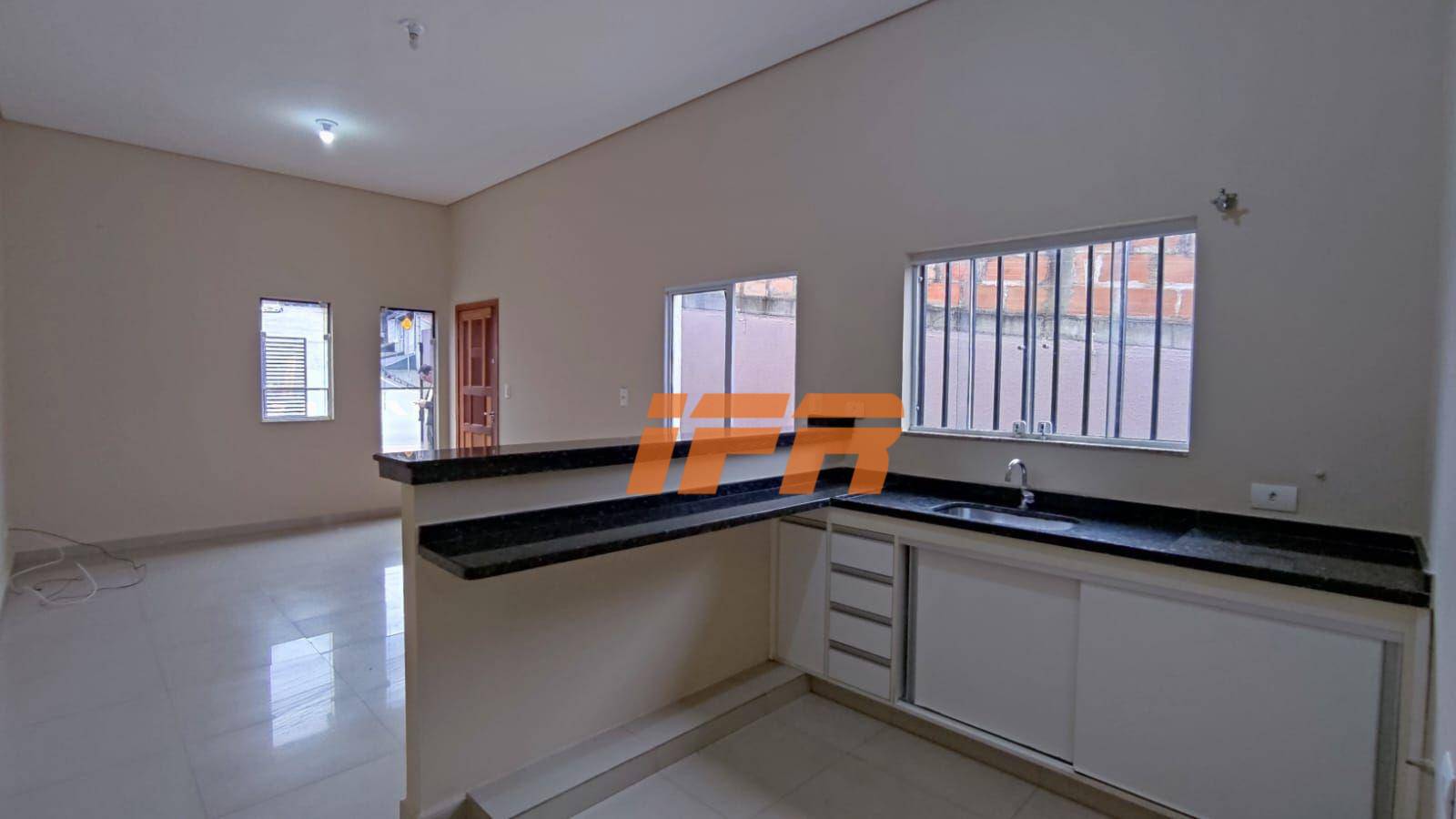 Casa à venda com 2 quartos, 78m² - Foto 2