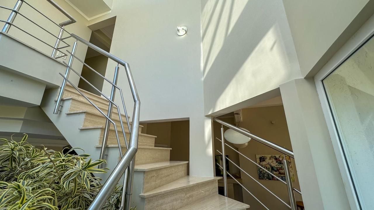 Casa de Condomínio à venda com 8 quartos, 718m² - Foto 29