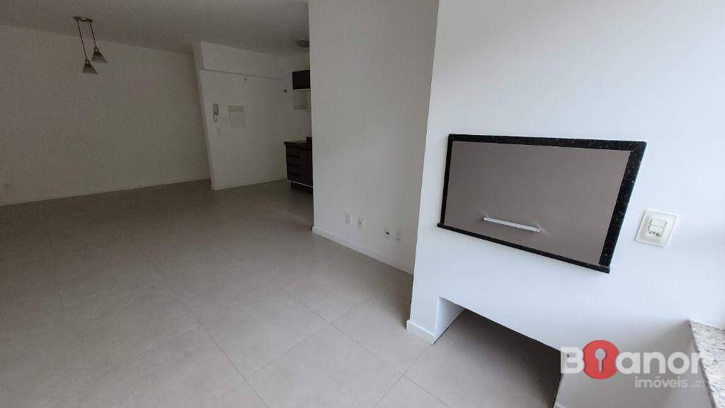 Apartamento para alugar com 3 quartos, 75m² - Foto 4