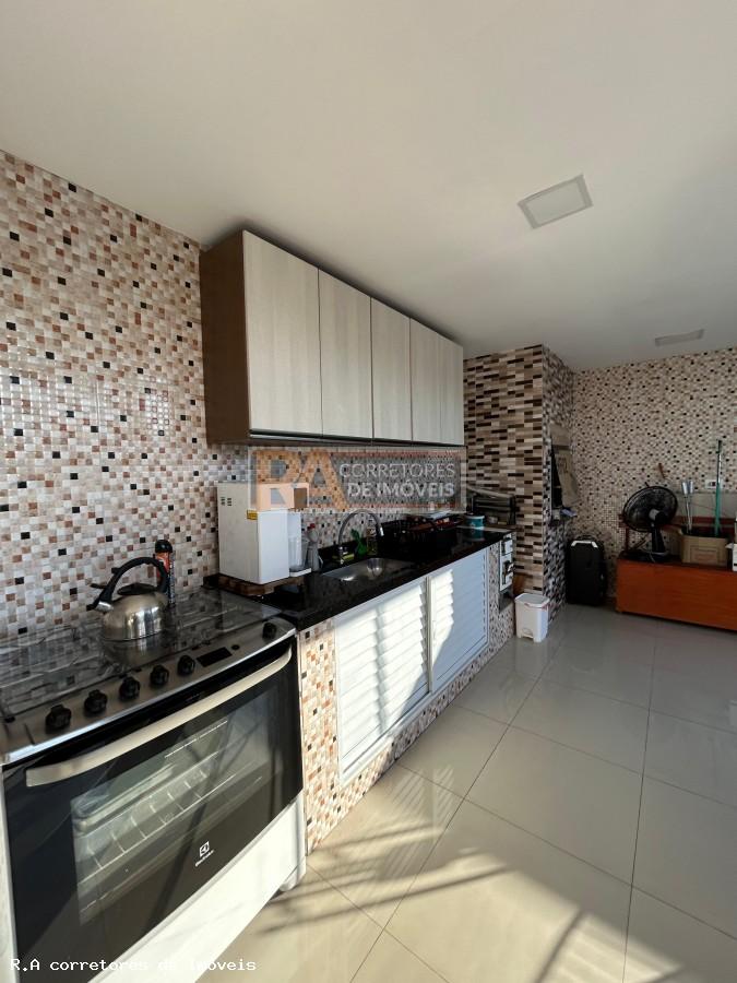 Sobrado à venda com 3 quartos, 220m² - Foto 3