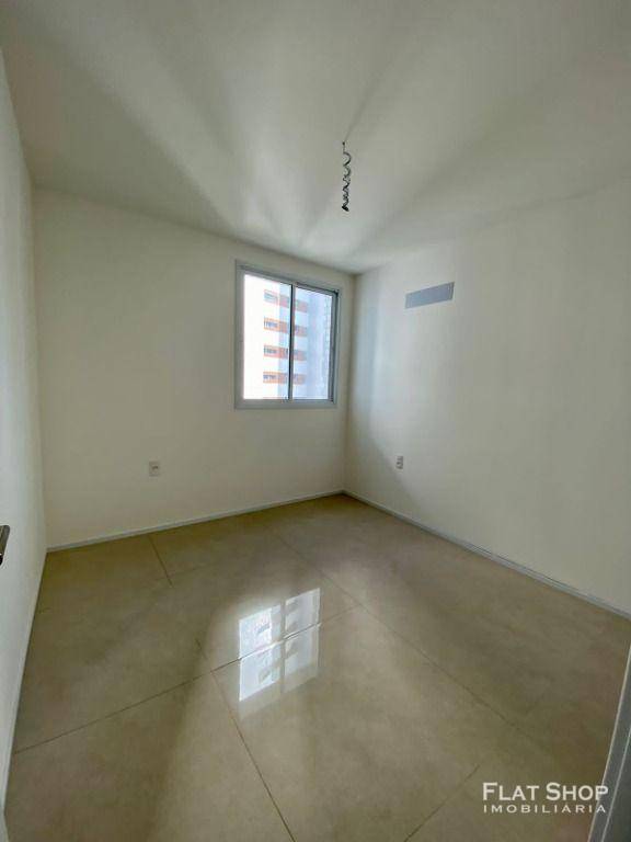 Apartamento à venda com 2 quartos, 75m² - Foto 17