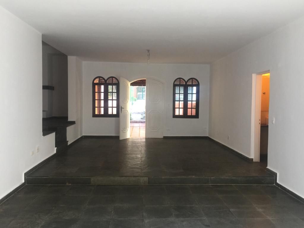 Casa de Condomínio para alugar com 3 quartos, 282m² - Foto 4