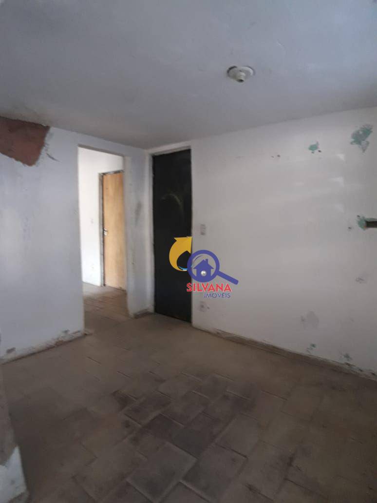 Casa à venda com 2 quartos, 181m² - Foto 2