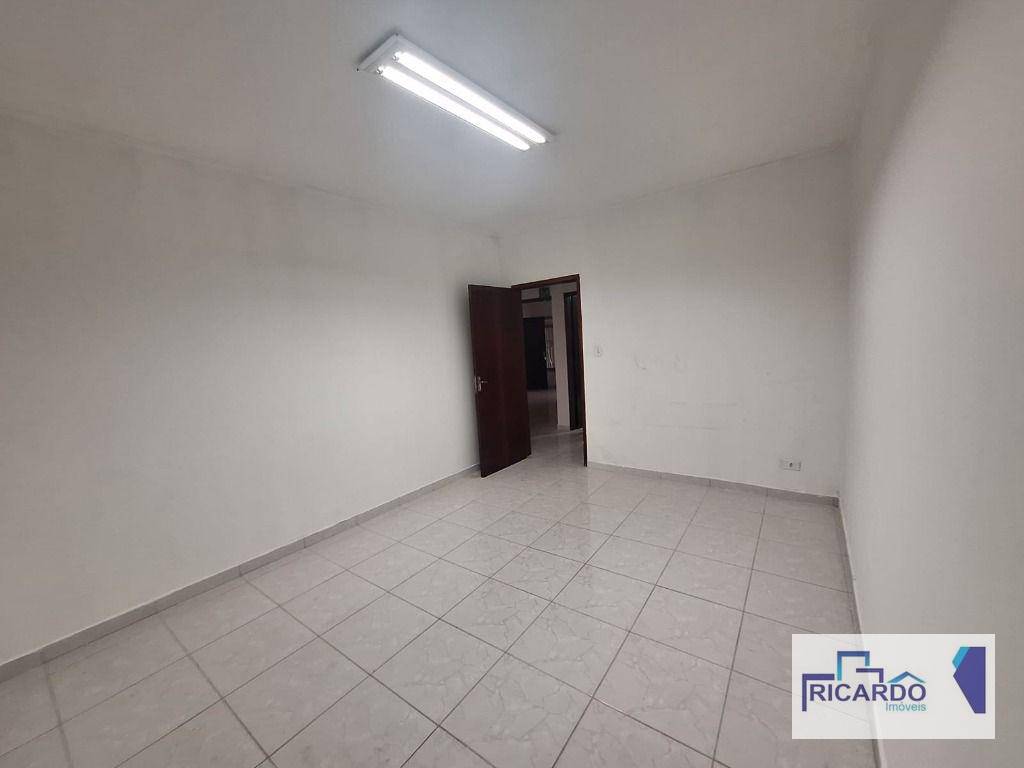 Casa para alugar com 3 quartos, 325m² - Foto 13