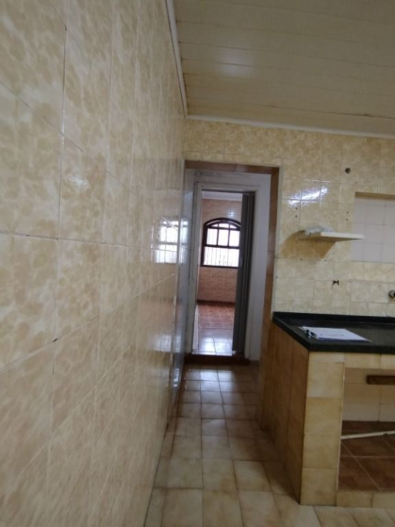 Casa para alugar com 2 quartos, 40m² - Foto 11