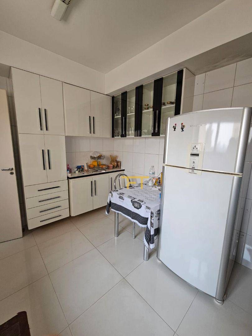 Apartamento à venda com 3 quartos, 122m² - Foto 8