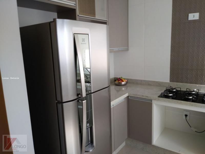 Apartamento à venda com 2 quartos, 77m² - Foto 2