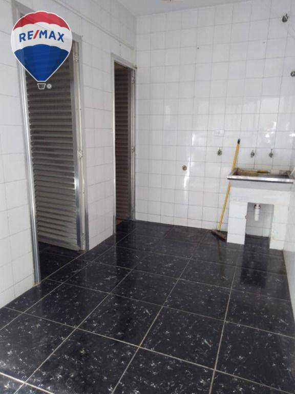 Casa à venda e aluguel com 3 quartos, 250m² - Foto 16