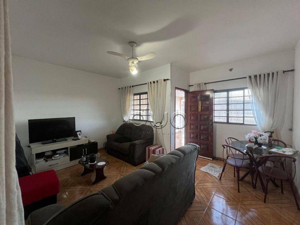 Casa à venda com 2 quartos, 82m² - Foto 1