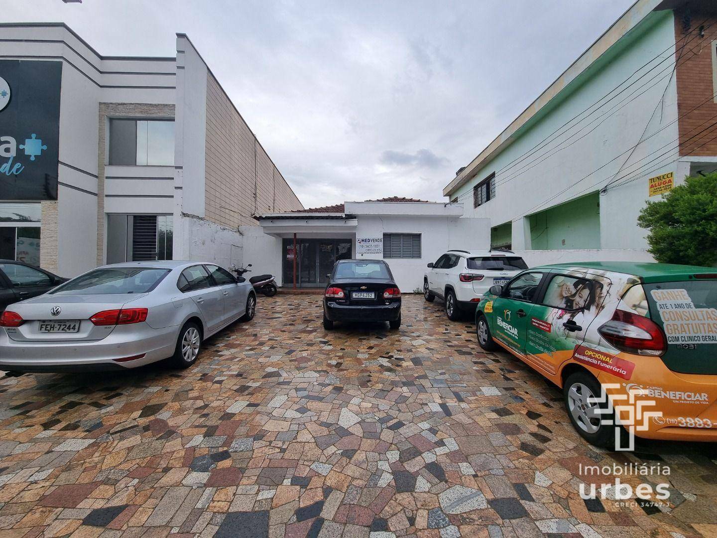 Casa à venda e aluguel com 3 quartos, 221m² - Foto 1