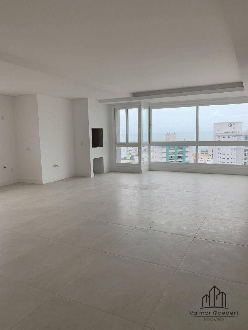 Apartamento à venda com 3 quartos, 137m² - Foto 3