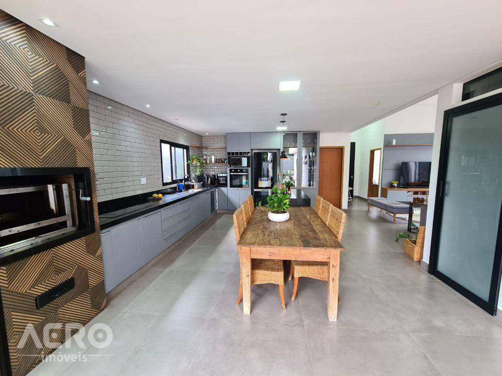 Casa de Condomínio à venda com 3 quartos, 216m² - Foto 10