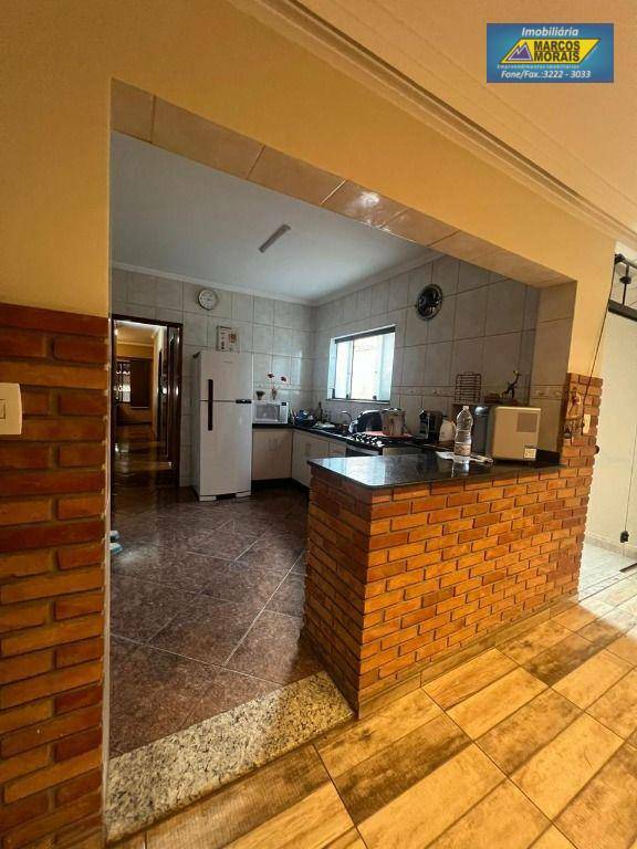 Casa à venda com 3 quartos, 200m² - Foto 8