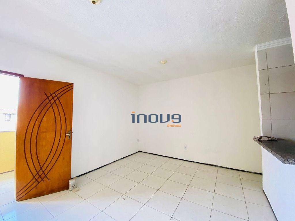 Casa para alugar com 2 quartos, 100m² - Foto 1