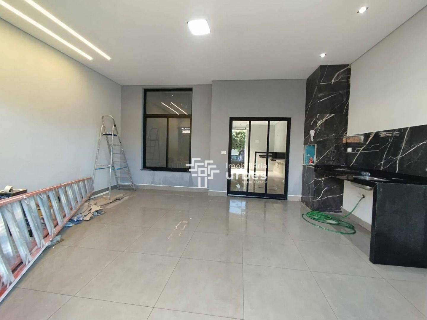 Casa à venda com 3 quartos, 116m² - Foto 2