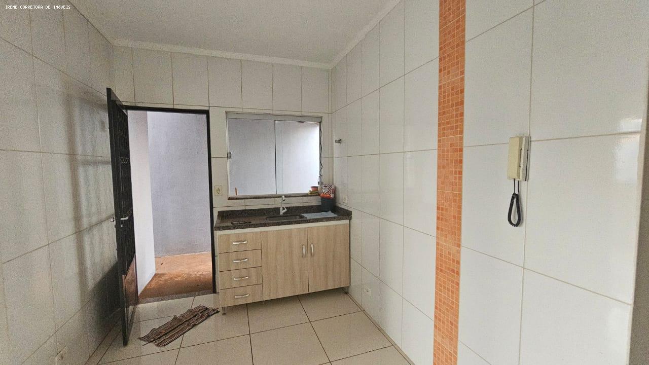 Casa à venda com 2 quartos, 125m² - Foto 9