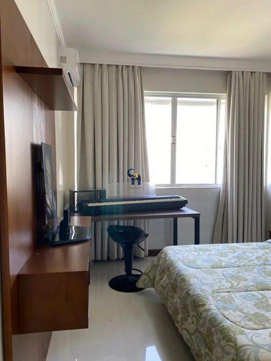 Apartamento à venda com 3 quartos, 222m² - Foto 2