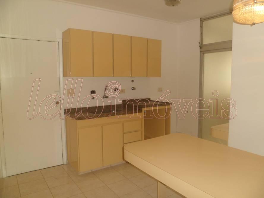 Apartamento para alugar com 3 quartos, 140m² - Foto 17