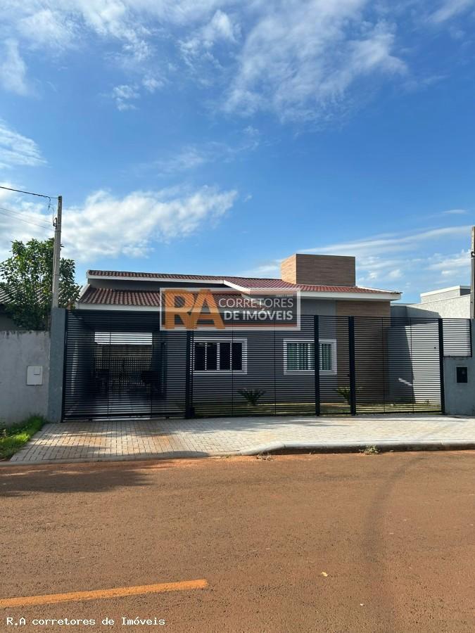 Casa à venda com 3 quartos, 300m² - Foto 1