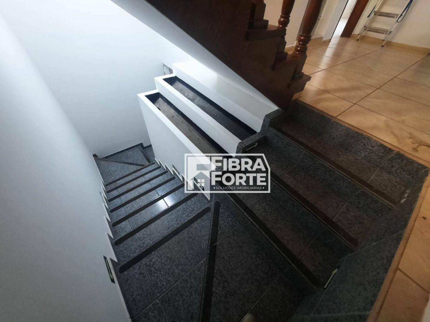 Casa para alugar com 5 quartos, 420m² - Foto 13