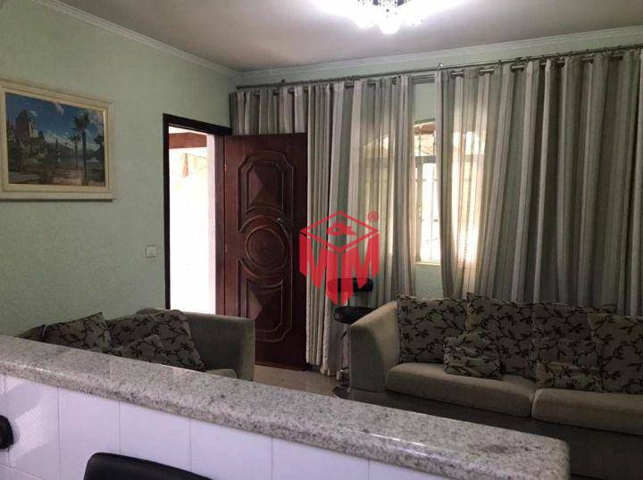 Sobrado à venda com 3 quartos, 218m² - Foto 1