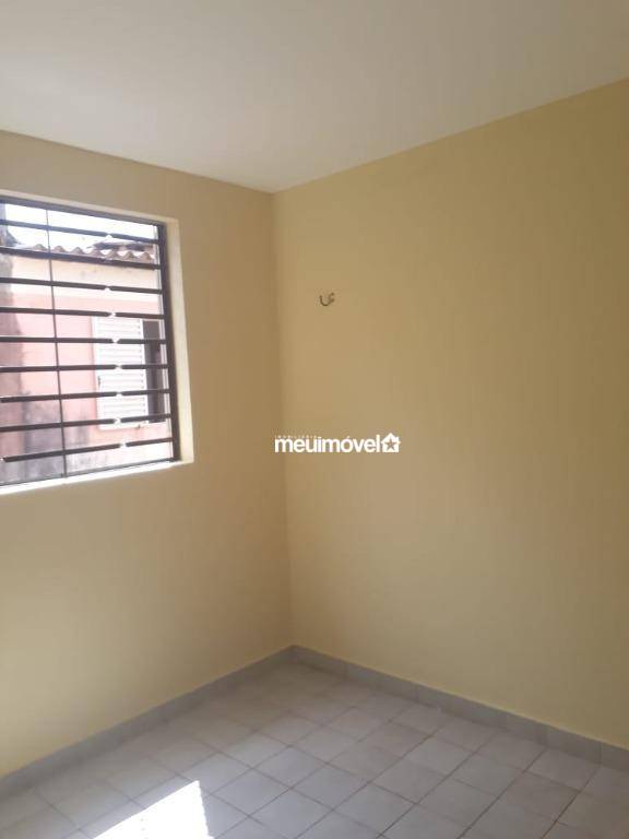 Apartamento à venda com 2 quartos, 64m² - Foto 3