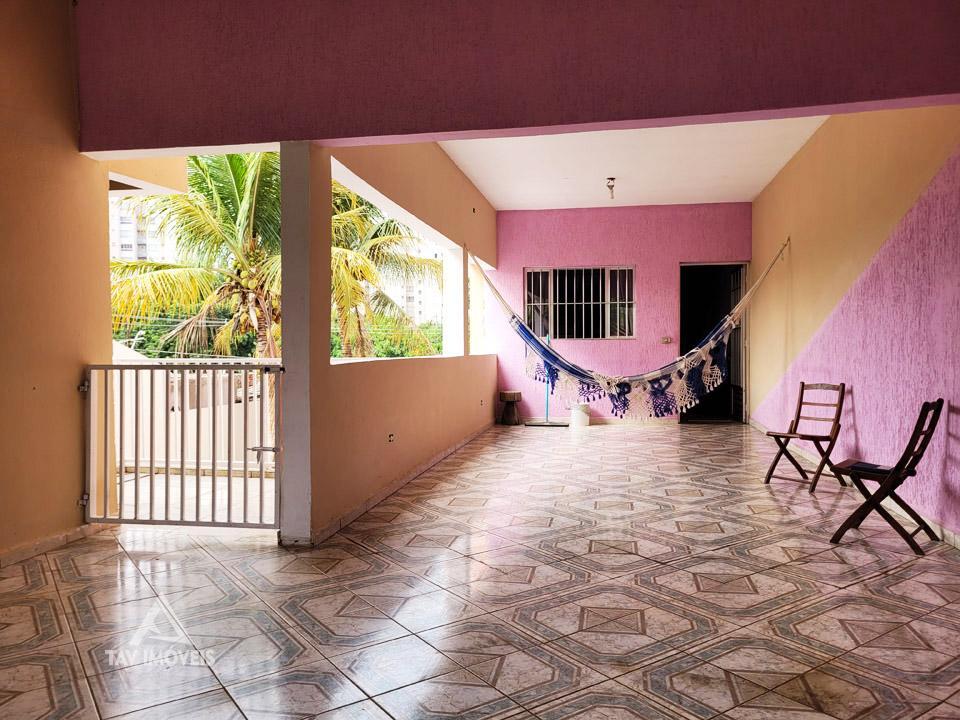 Casa à venda com 5 quartos, 250m² - Foto 1