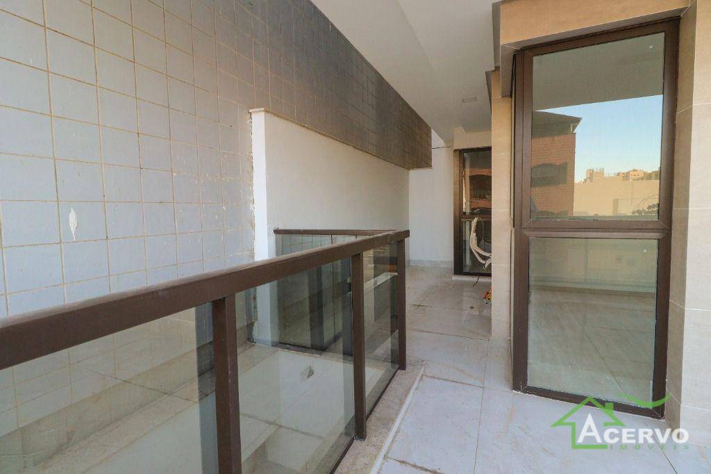 Apartamento à venda com 4 quartos, 225m² - Foto 3