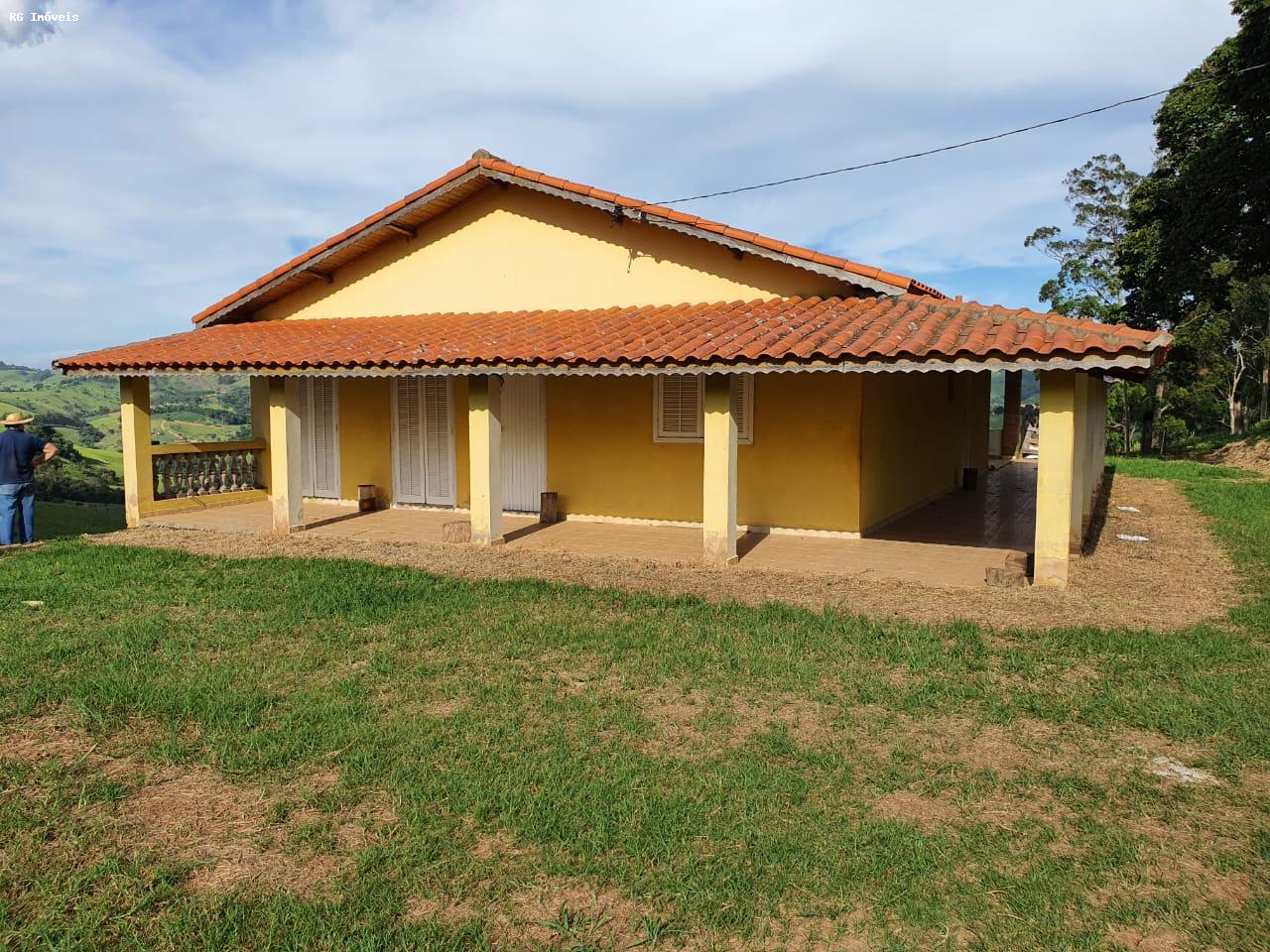 Fazenda à venda com 2 quartos, 220m² - Foto 1