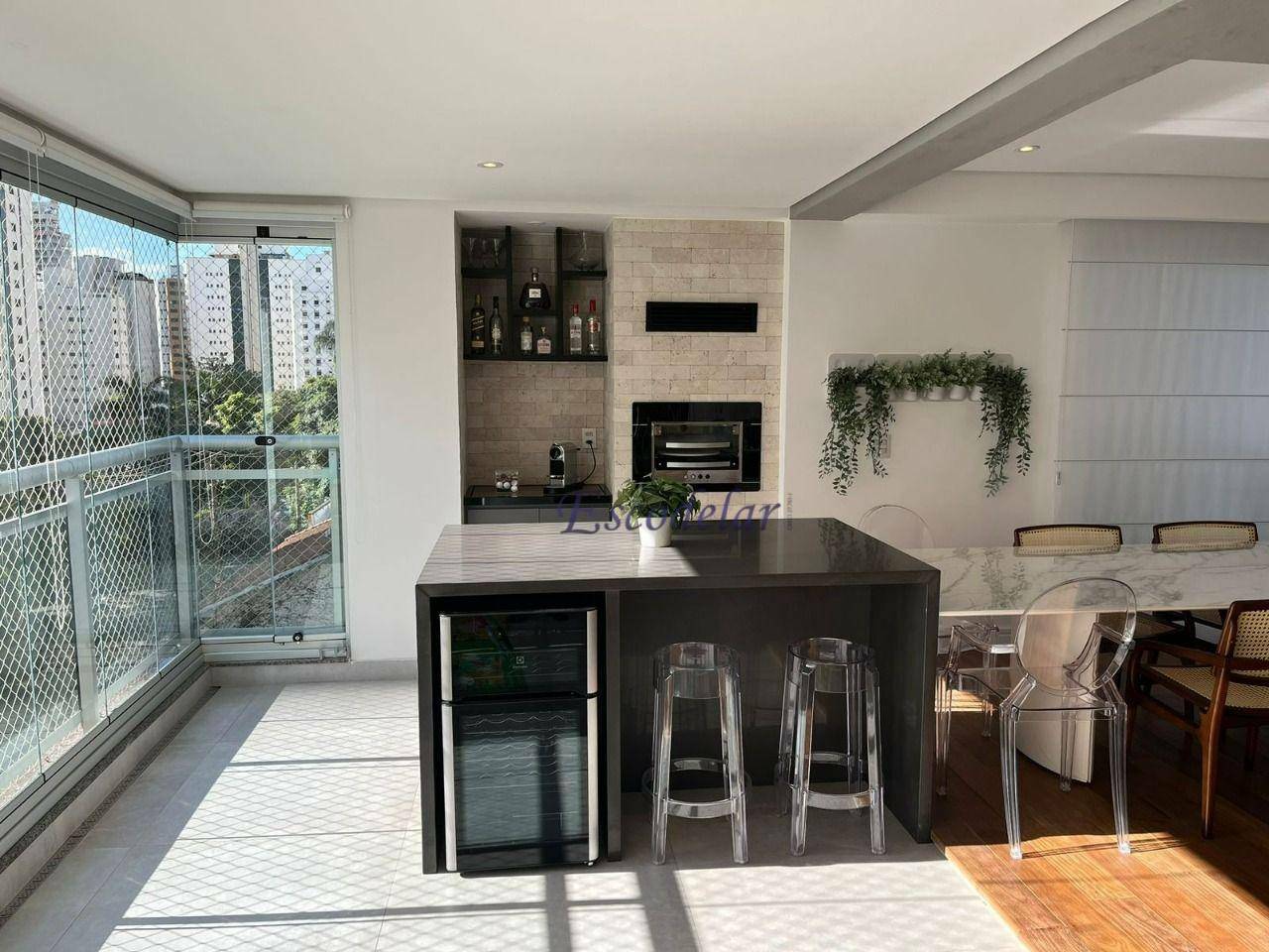 Apartamento à venda com 4 quartos, 220m² - Foto 2