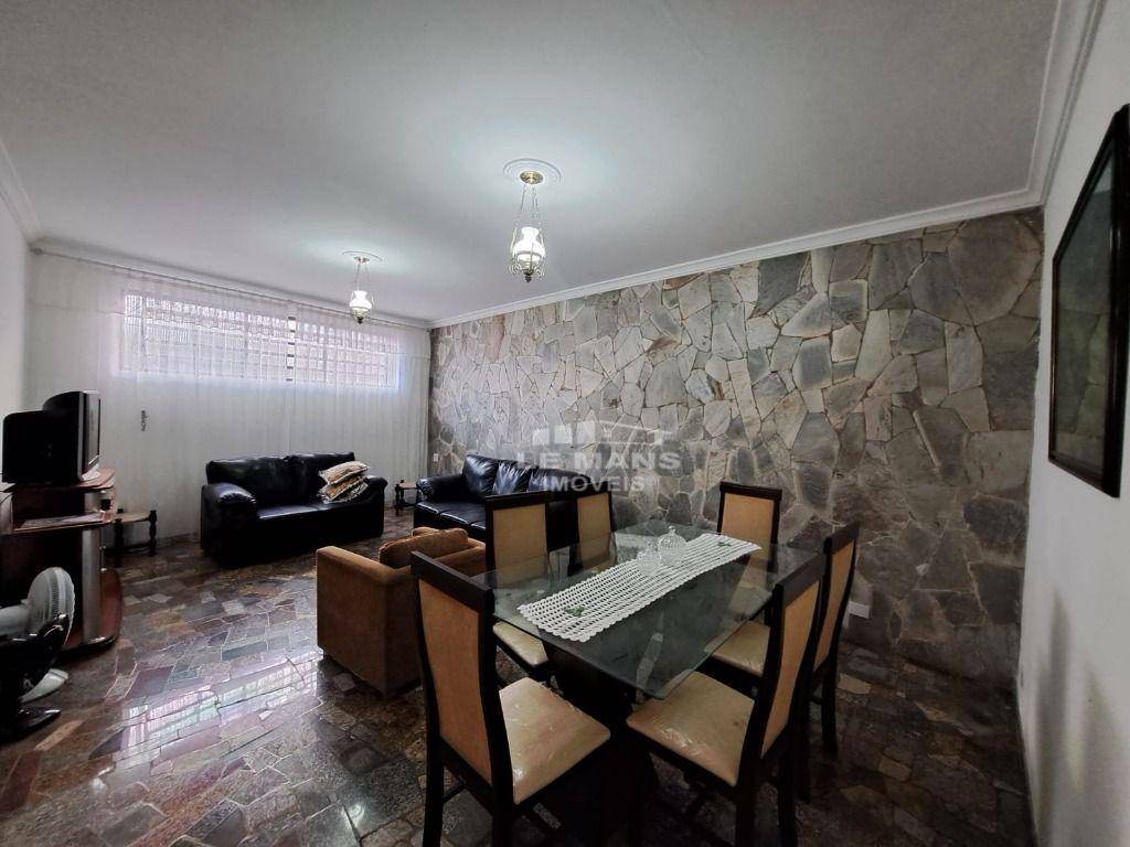 Casa à venda com 4 quartos, 250m² - Foto 1