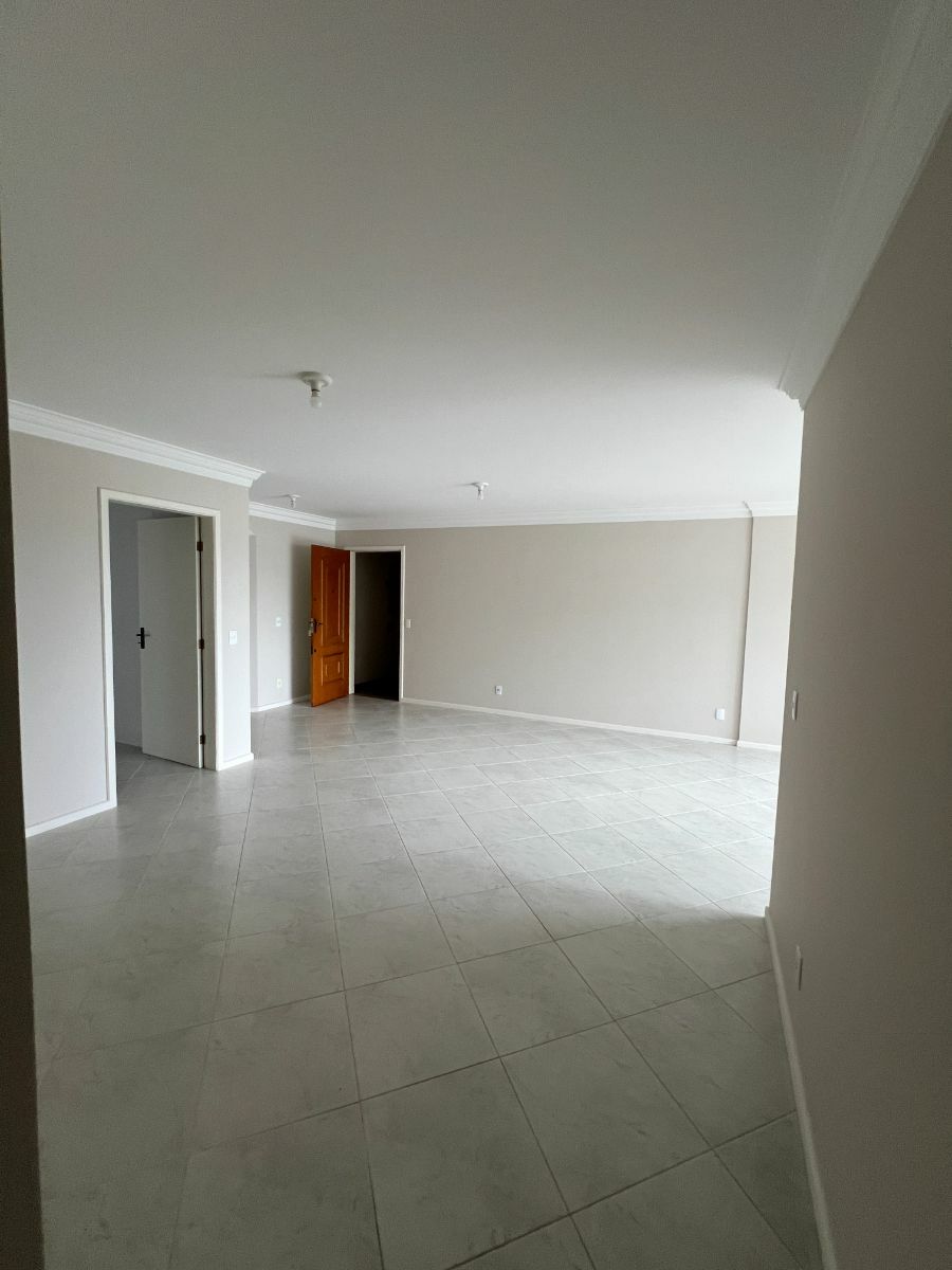 Apartamento à venda com 3 quartos, 136m² - Foto 6