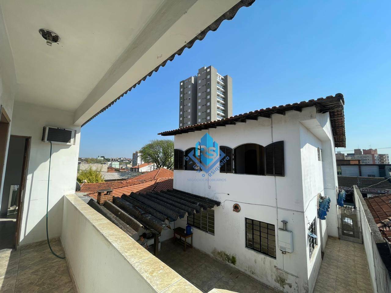 Sobrado à venda com 6 quartos, 384m² - Foto 1