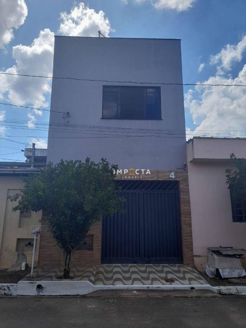 Casa à venda com 2 quartos, 131m² - Foto 1