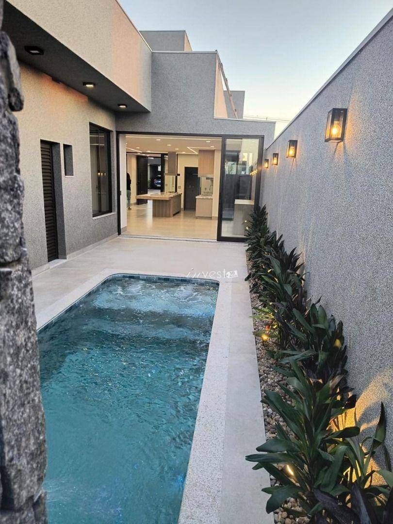 Casa à venda com 3 quartos, 243m² - Foto 2