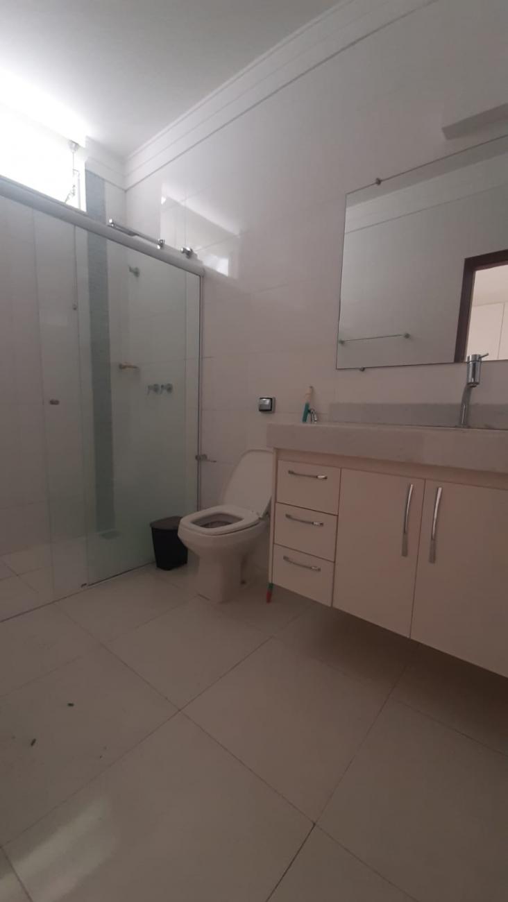 Casa para alugar com 3 quartos, 180m² - Foto 12