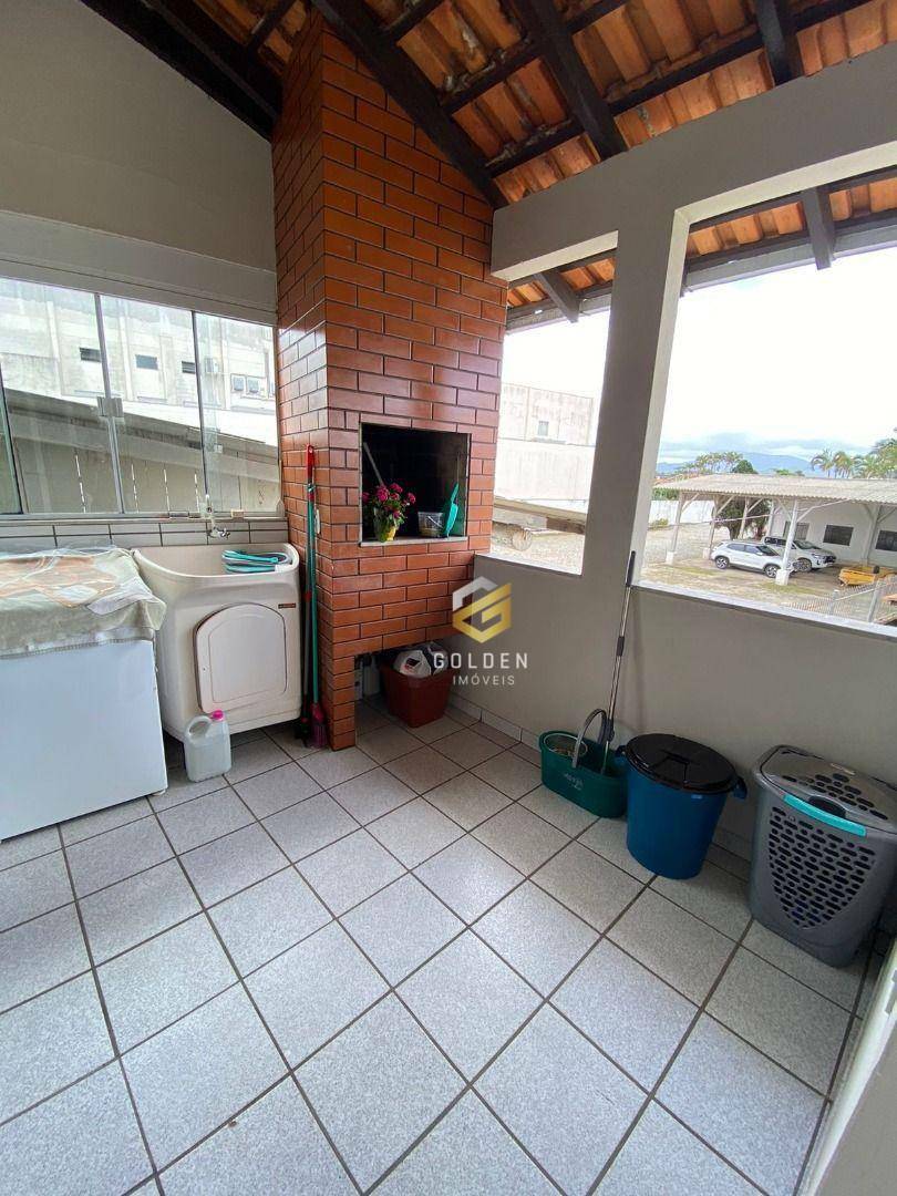 Casa para alugar com 4 quartos, 150m² - Foto 2